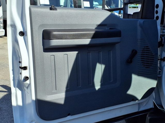 2015 Ford Super Duty F-550 DRW 9' Utility Truck w/Crane - 23019293 - 13