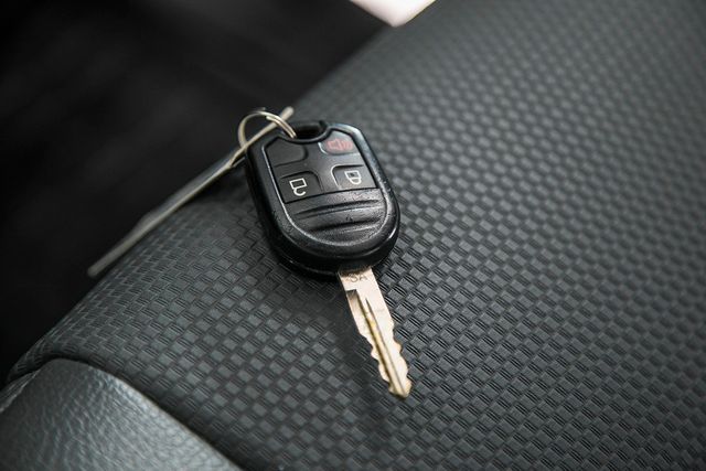 2015 Ford Super Duty F-550 DRW F550 CREW * 12' LANDSCAPE DUMP * 6.7 POWERSTROKE DIESEL * LOCAL - 16736157 - 27