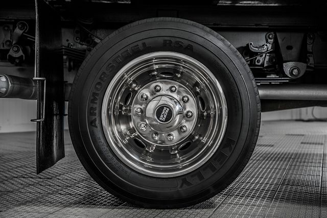 2015 Ford Super Duty F-550 DRW F550 REG CAB 4X4 * 6.7 POWERSTROKE * 11' C&M FLATBED * 1 OWNER - 17136112 - 17