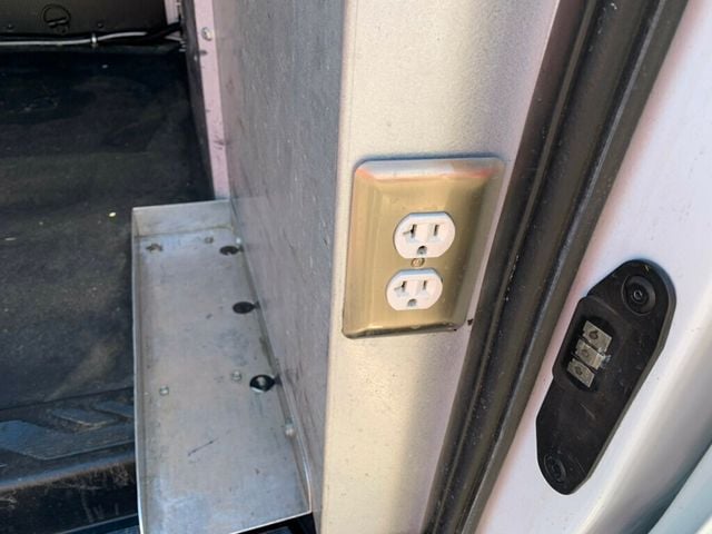 2015 Ford Transit Cargo Van T-250 148" Med Rf 9000 GVWR Swing-Out RH Dr - 22974043 - 5