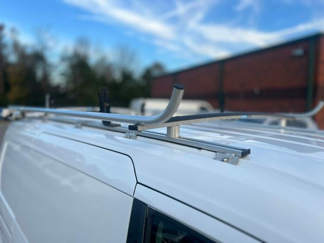 2015 Ford Transit Connect CLEAN TITLE, LOW MILES !!  - 22946000 - 27