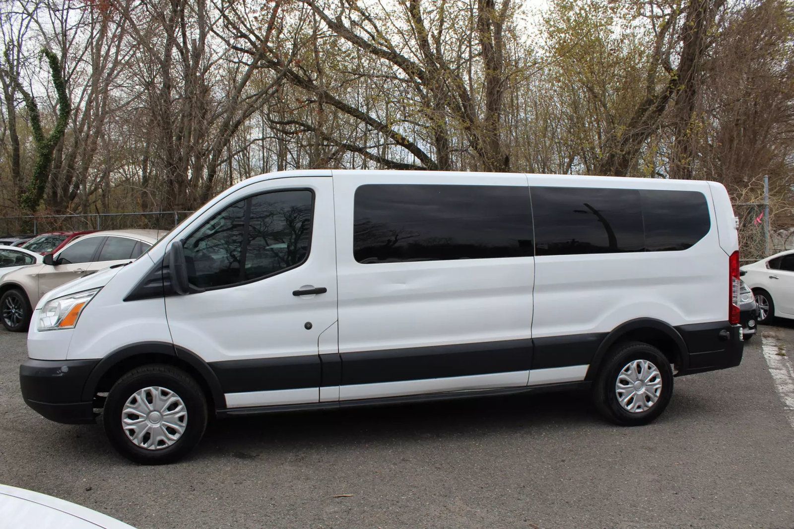 2015 Ford Transit XLT photo 4