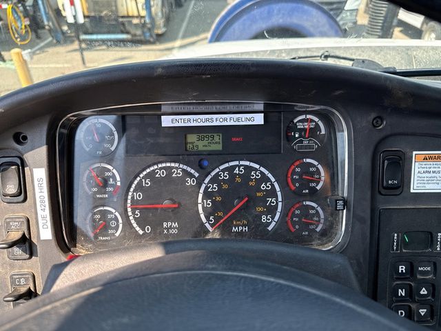 2015 Freightliner 114SD w/ 24ft Vacuum Boom, 8in Suction Hose, Deutz Pump - 23083617 - 5