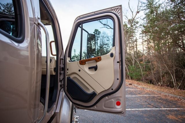 2015 Freightliner M2 Sport Chassis - 22950895 - 14