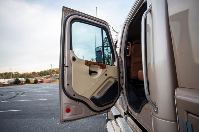 2015 Freightliner M2 Sport Chassis - 22950895 - 19