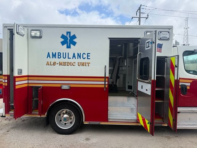 2015 Freightliner M2 Ambulance  - 22986491 - 10