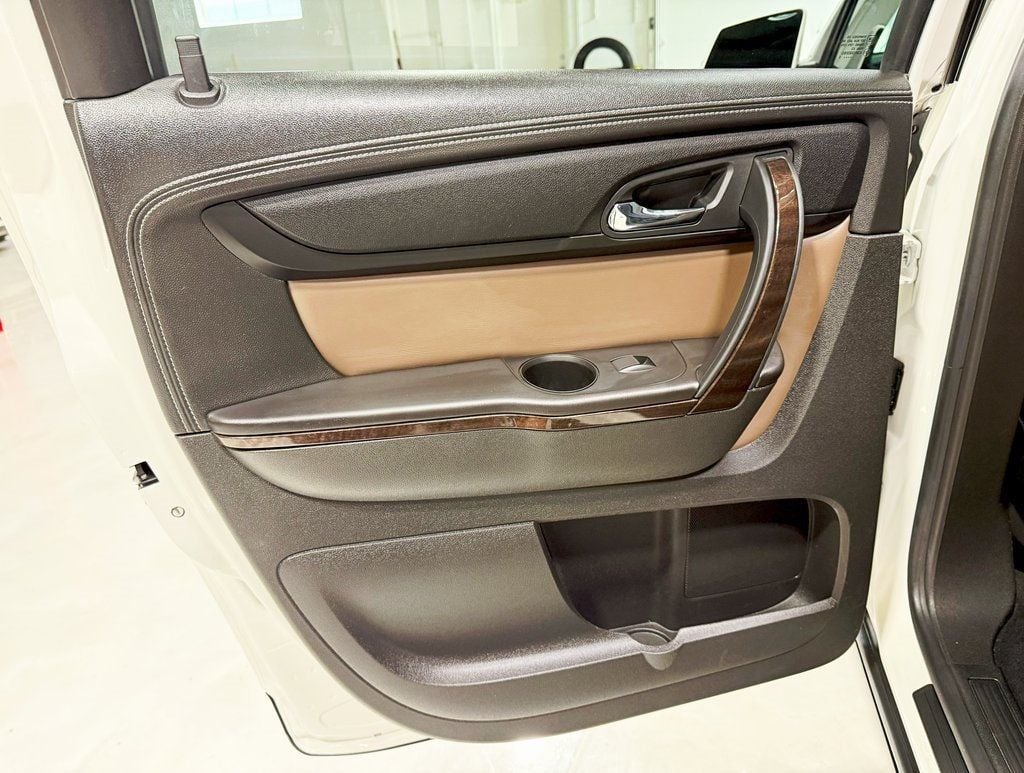 2015 Gmc Acadia SLT photo 32