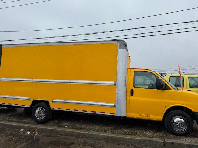 2015 GMC G3500 HD ONE TON 16 FOOT BOX TRUCK READY FOR WORK - 22257631 - 1