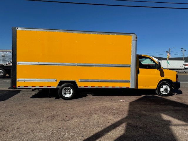 2015 GMC G3500 HD ONE TON 16 FOOT BOX TRUCK READY FOR WORK - 22257631 - 3