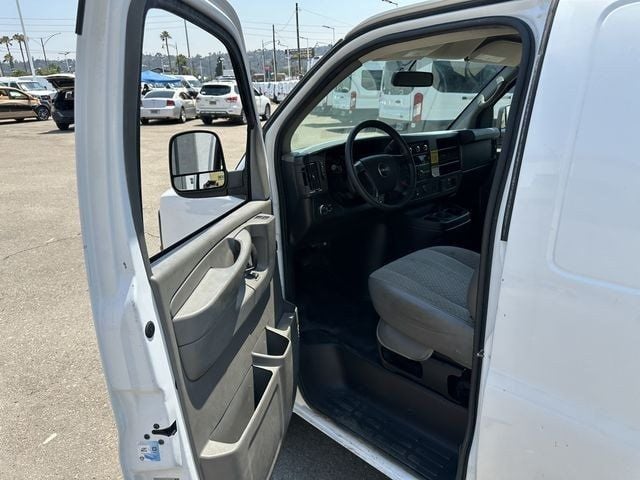 2015 GMC Savana Cargo Van RWD 2500 135" - 22533768 - 34