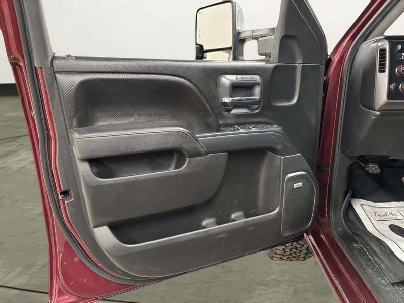 2015 GMC Sierra 1500 SLT 4x4 4dr Crew Cab 5.8 ft. SB - 22959327 - 9