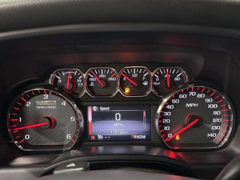 2015 GMC Sierra 1500 SLT 4x4 4dr Crew Cab 5.8 ft. SB - 22959327 - 34