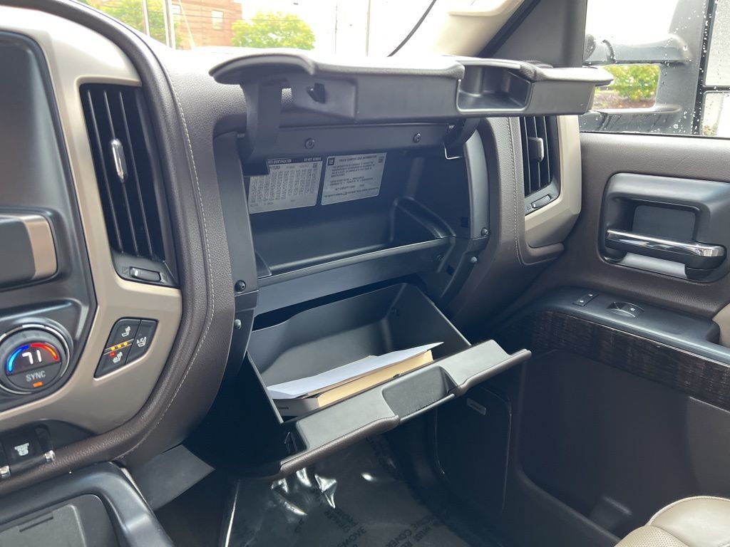 2015 GMC Sierra 2500HD Denali - 22599526 - 33