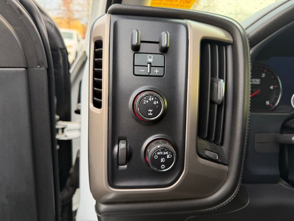 2015 GMC Sierra 3500HD Denali - 23007346 - 17