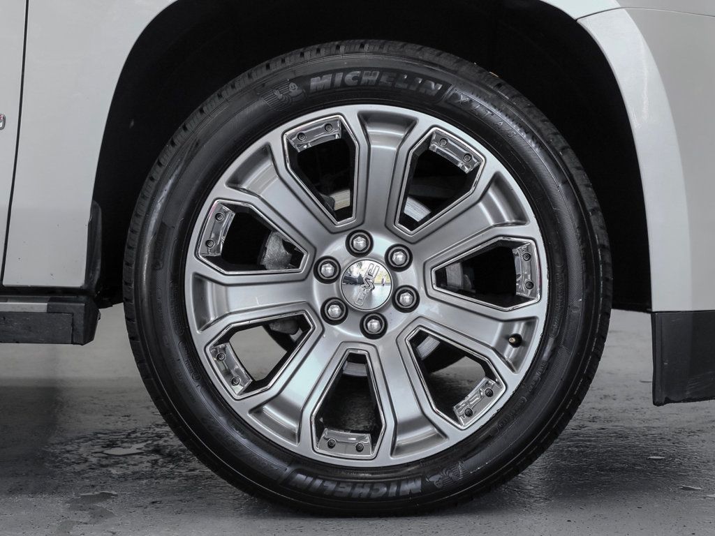 GMC Yukon photo 9