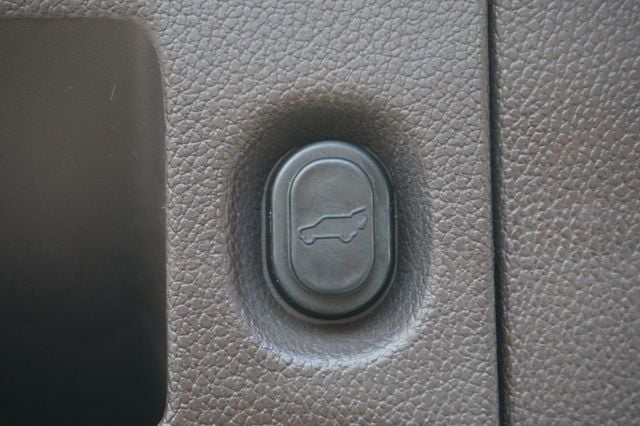 2015 GMC Yukon DENALI, 4X4, 1 OWNER, PREMIUM WHEELS, MOON ROOF, LEATHER SEATS - 22971457 - 11