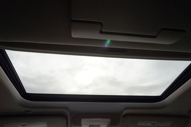 2015 GMC Yukon DENALI, 4X4, 1 OWNER, PREMIUM WHEELS, MOON ROOF, LEATHER SEATS - 22971457 - 49