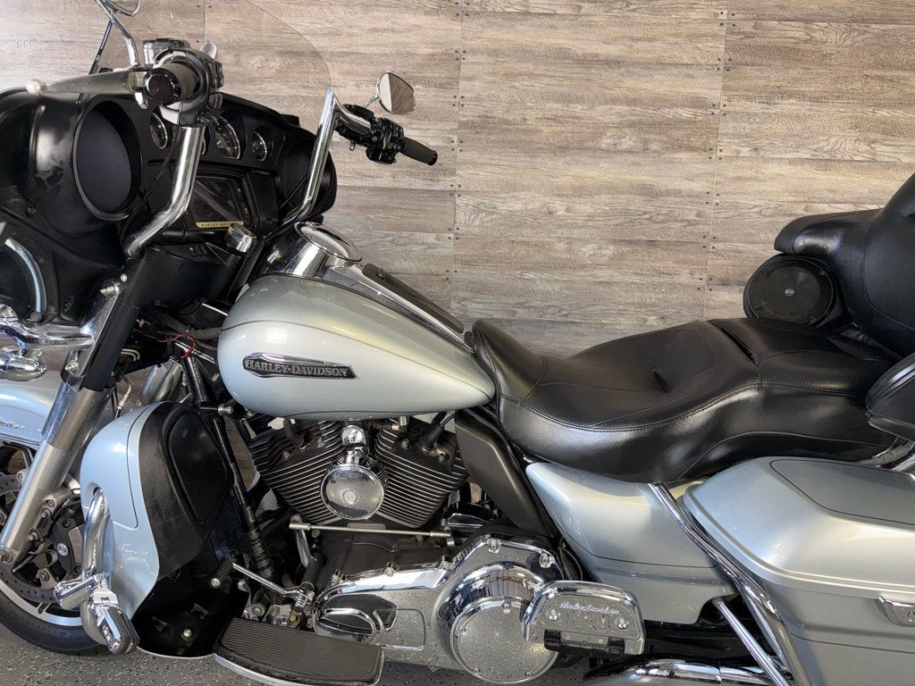 2015 Harley-Davidson FLHTCU Ultra Classic Electra Glide Custom! - 23036529 - 14