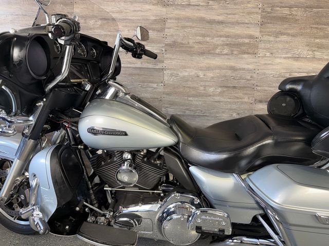 2015 Harley-Davidson FLHTCU Ultra Classic Electra Glide Custom! - 23036529 - 14