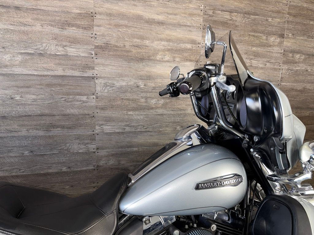 2015 Harley-Davidson FLHTCU Ultra Classic Electra Glide Custom! - 23036529 - 6