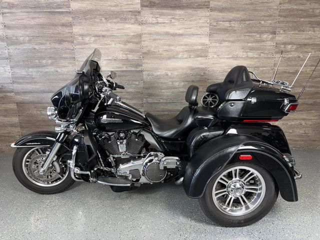2015 Harley-Davidson FLHTCUTG Triglide Ultra Classic SUPER CLEAN! - 22990295 - 10