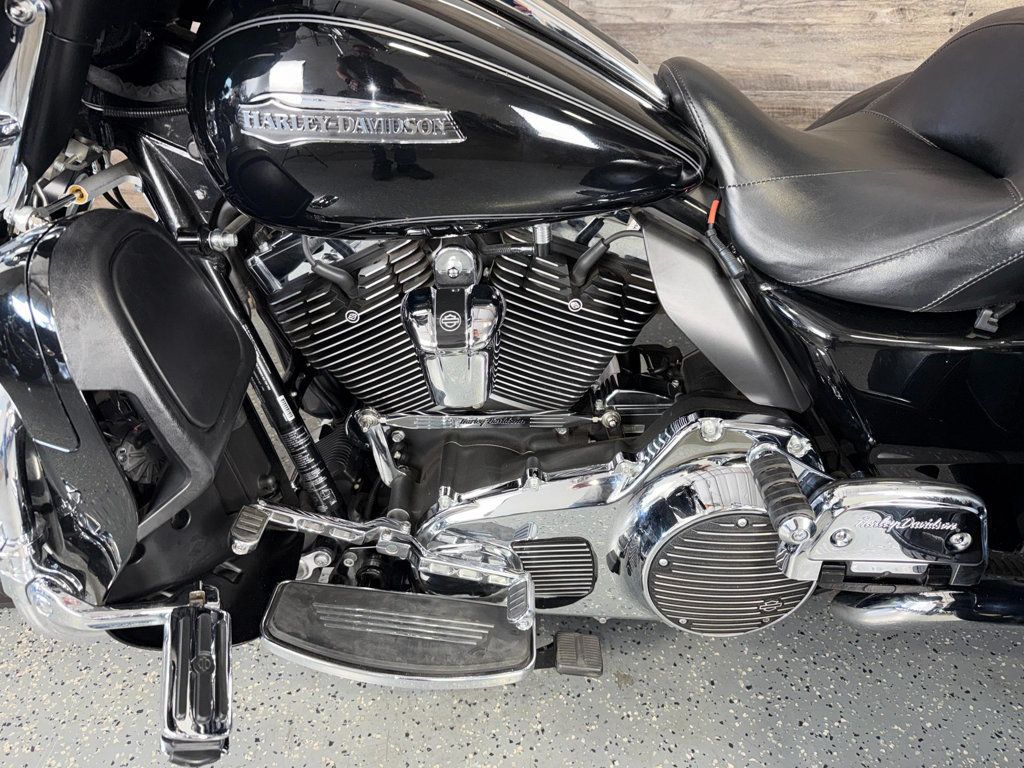 2015 Harley-Davidson FLHTCUTG Triglide Ultra Classic SUPER CLEAN! - 22990295 - 12
