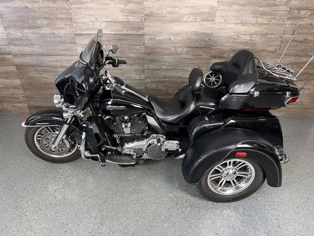 2015 Harley-Davidson FLHTCUTG Triglide Ultra Classic SUPER CLEAN! - 22990295 - 15