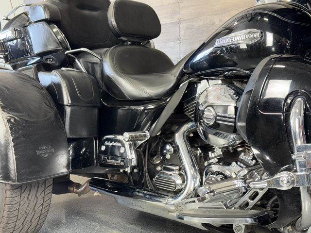2015 Harley-Davidson FLHTCUTG Triglide Ultra Classic SUPER CLEAN! - 22990295 - 4