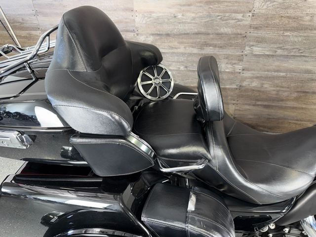 2015 Harley-Davidson FLHTCUTG Triglide Ultra Classic SUPER CLEAN! - 22990295 - 6