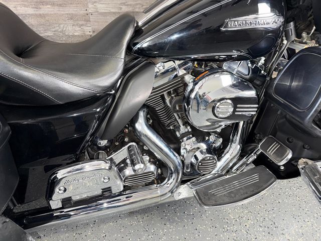 2015 Harley-Davidson FLHTCUTG Triglide Ultra Classic SUPER CLEAN! - 22990295 - 7
