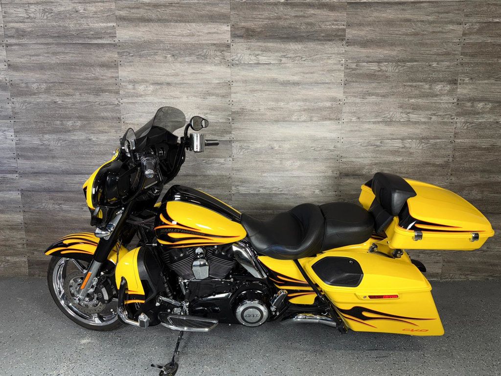 2015 Harley-Davidson FLHXSE CVO Street Glide Special SUPER CLEAN! - 22933841 - 11