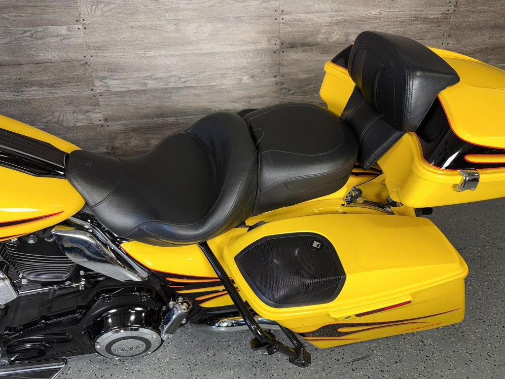 2015 Harley-Davidson FLHXSE CVO Street Glide Special SUPER CLEAN! - 22933841 - 12