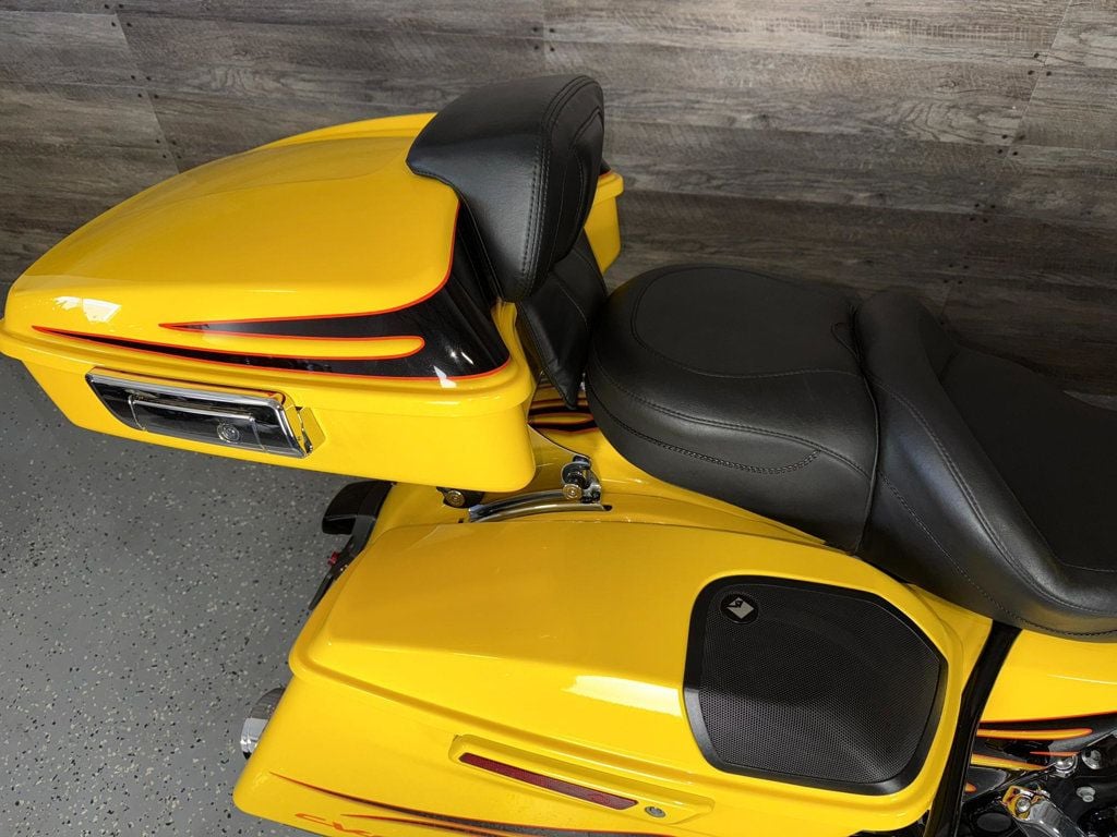 2015 Harley-Davidson FLHXSE CVO Street Glide Special SUPER CLEAN! - 22933841 - 8