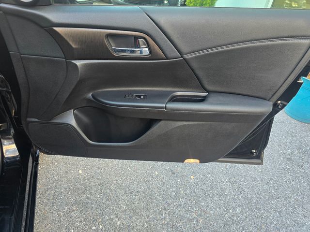 2015 Honda Accord Hybrid 4dr Sedan EX-L - 23045683 - 19