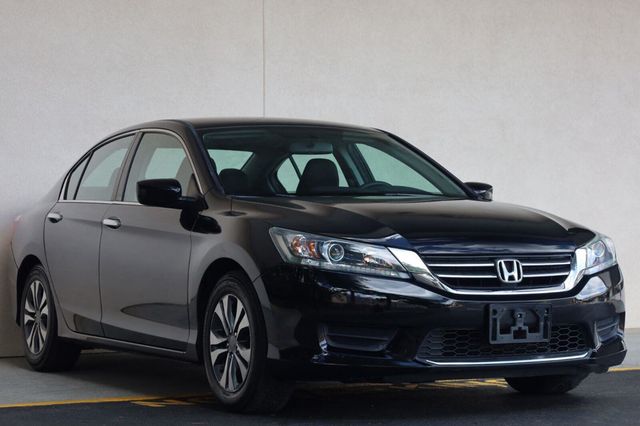 2015 Honda Accord Sedan LX - 23081987 - 4