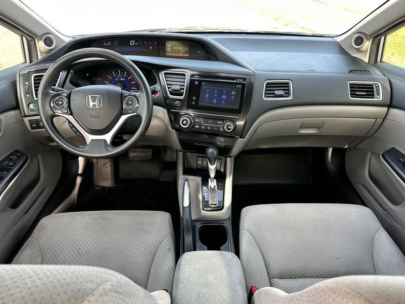 2015 Honda Civic Hybrid 4dr Sedan L4 CVT - 22967790 - 12