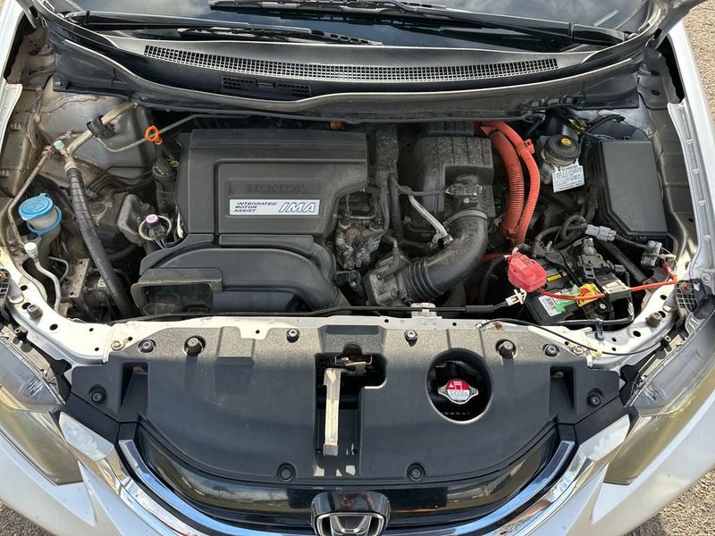 2015 Honda Civic Hybrid 4dr Sedan L4 CVT - 22967790 - 19