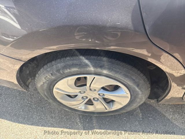 2015 Honda Civic Sedan 4dr CVT LX - 22929024 - 19