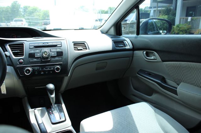 2015 Honda Civic Sedan 4dr CVT LX - 23045134 - 17
