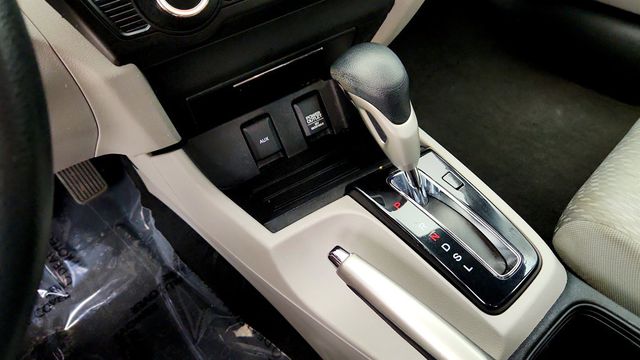 2015 Honda Civic Sedan 4dr CVT LX - 23057873 - 16