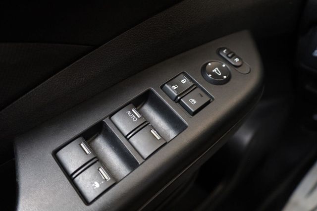 2015 Honda CR-V LX - 23064948 - 31