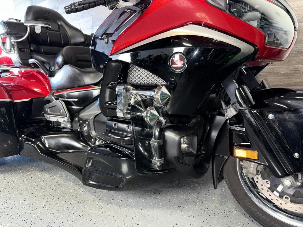 2015 Honda GL1800 Goldwing Trike SUPER CLEAN! - 22953087 | Video 2