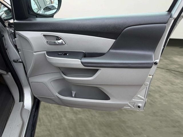 2015 Honda Odyssey 5dr EX - 22970616 - 27