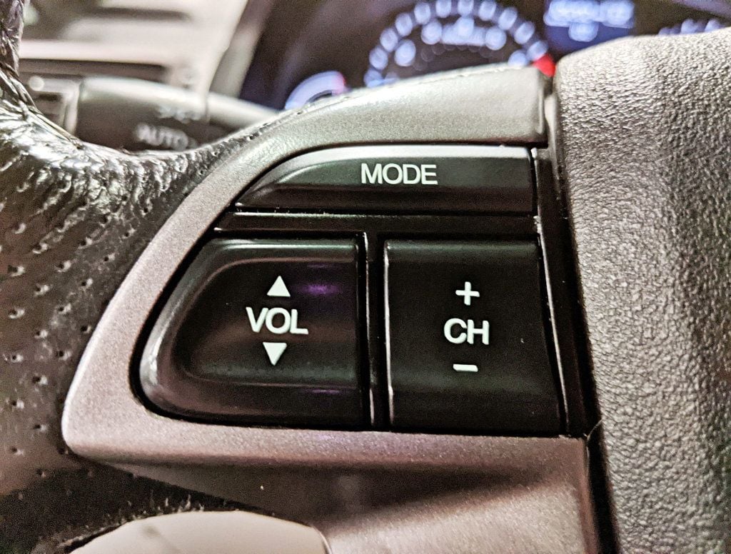 2015 Honda Odyssey 5dr EX-L - 22383754 - 18