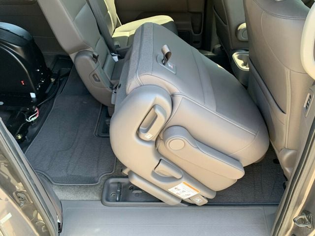 2015 Honda Odyssey 5dr EX-L LOW MILES HANDICAP accessible - 23020897 - 16