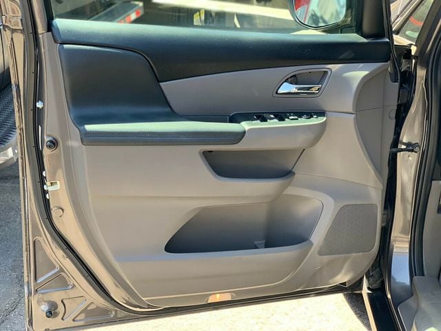 2015 Honda Odyssey 5dr EX-L LOW MILES HANDICAP accessible - 23020897 - 28