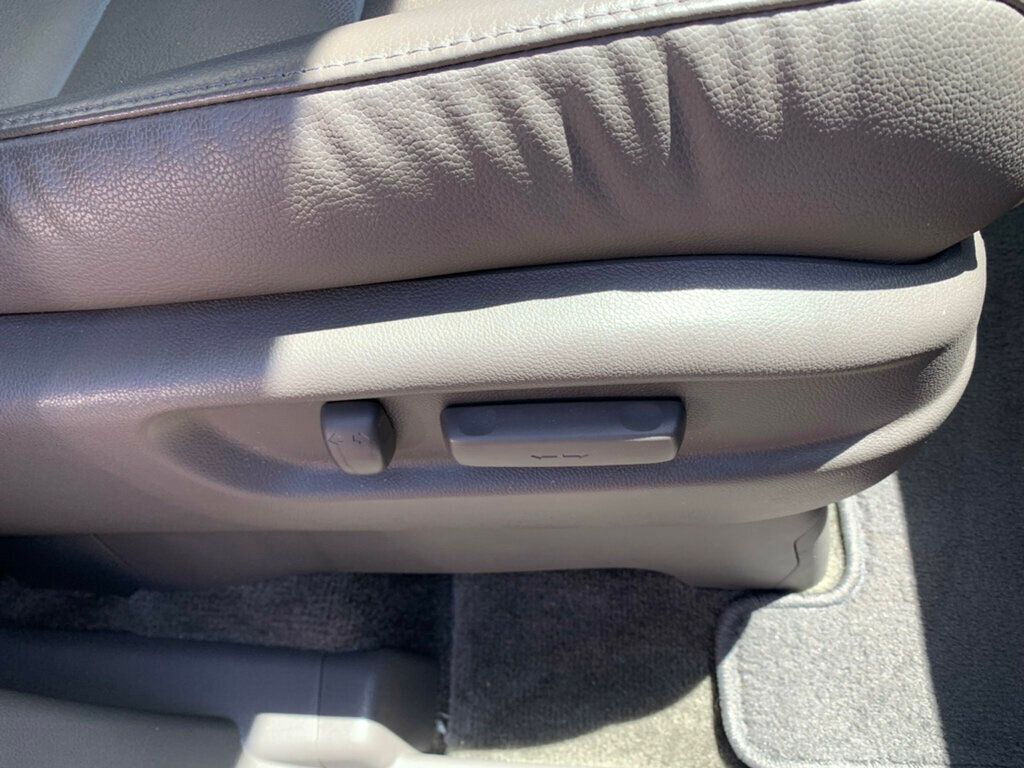 2015 Honda Odyssey 5dr EX-L LOW MILES HANDICAP accessible - 23020897 - 37