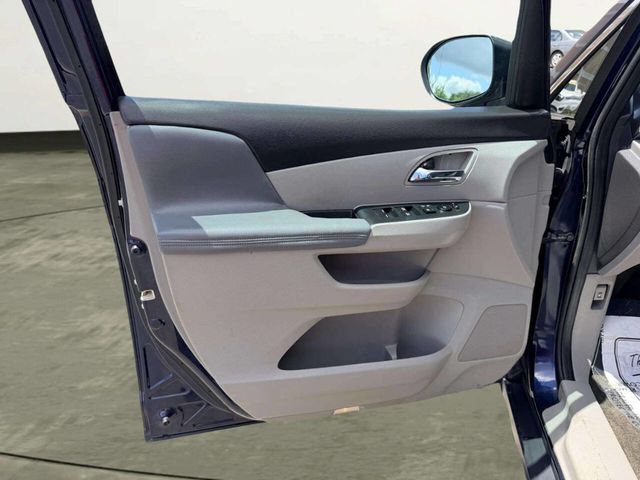 2015 Honda Odyssey 5dr LX - 23040941 - 13