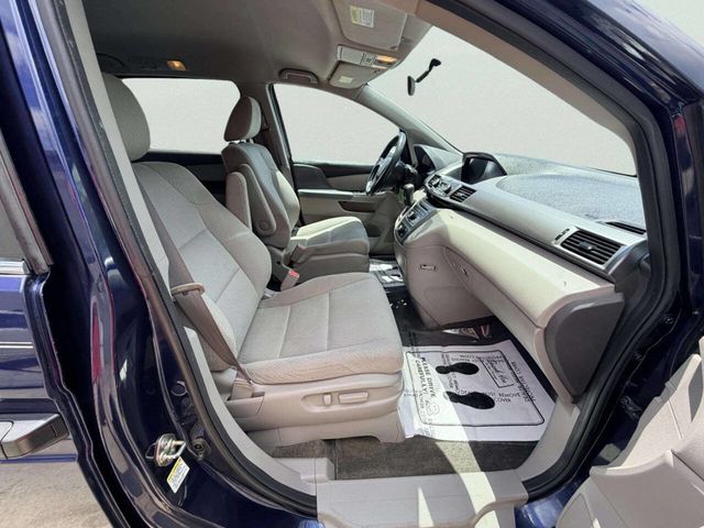 2015 Honda Odyssey 5dr LX - 23040941 - 27