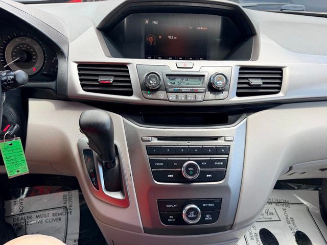 2015 Honda Odyssey 5dr LX - 23040941 - 35